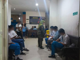 Main Kartu di Warkop, Satpol PP Surabaya Jaring Belasan Pelajar SMA