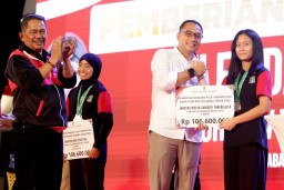 Surabaya 8 Kali Juara Umum Porprov Jatim, Wali Kota Eri Beri Reward Atlet dan Pelatih
