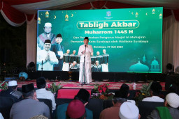 Kukuhkan Pengurus Baru Masjid Al-Muhajirin, Wali Kota Eri Minta untuk Dimakmurkan