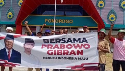 Di Depan Pasar, Puluhan Tukang Becak di Ponorogo Deklarasi Dukung Prabowo-Gibran