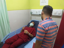 Diduga Gegara Infus Anaknya Lepas, Orang Tua Pukul Perawat RS Anwar Medika