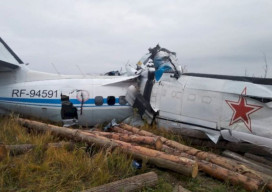 Pesawat Penerjun yang Mendarat Darurat dan Tewaskan 16 Orang, Terbelah Jadi Dua