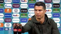 Total, Coca Cola Merugi Rp 57 Triliun Gara-Gara Ronaldo Pindahkan Botol