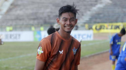 Jadi Biang Kekalahan Persebaya, Kiper Satria Tama Berharga Rp 2,1 M