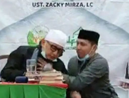 Kecapekan, Ustaz Zacky Mirza Pingsan saat Ceramah