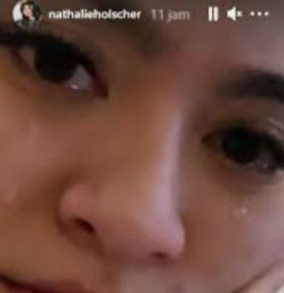 Putrinya Menangis, Nenek Nathalie Holscher: Ada yang Salah