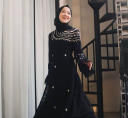 Nissa Sabyan Endorse Busana Muslimah, Netizen: Muka Tembok