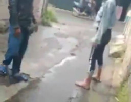 Viral! Cek Cok Mantan Pasutri di Tengah Jalan, Berujung Penusukan