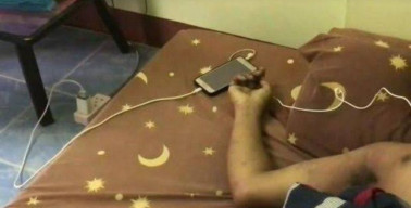 Pakai Earphone sambil Ngecas Ponsel, Bayu Meninggal Kesetrum