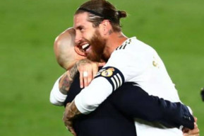 Salam Perpisahan,  Ramos Peluk Erat Zidane
