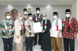 UAH Salurkan Uang Rakyat Indonesia Rp6,3 Miliar untuk Pelajar Palestina lewat Baznas