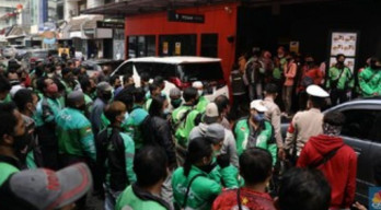 Promo BTS Meals Picu Kerumunan Ojol, McDonald's Ditutup Paksa