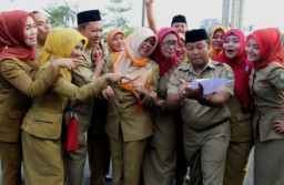 THR PNS Cair H-10 Bebas Pajak, yang Swasta Bagaimana?