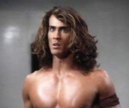 Bintang Film Tarzan, Istri dan Anaknya Tewas Dalam Kecelakaan Pesawat