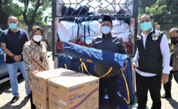 Dapat Bantuan dari Kemensos, Eri Sebut Semangat Baru Lawan Covid-19