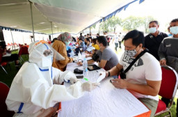 Gelar Vaksinasi di G10N,  Pemkot Surabaya Target 50 Ribu Suntikan per Hari