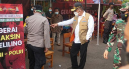 Ratusan Anak Ikut Vaksin di Gambir, Ketua Satgas: Kalian Hebat