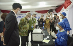 Dukung Percepatan Vaksinasi, UNIQLO Bersama HIPPINDO Gelar Vaksinasi di 5 Kota