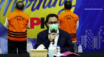 Bupati Probolinggo dan Suami,  Patok Rp 20 Juta untuk Menjadi Pejabat Kepala Desa