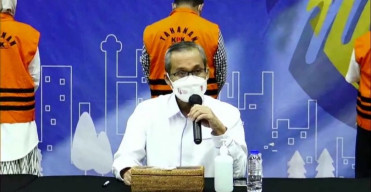 Bupati Tantri dan Suaminya, Resmi Tersangka dan Ditahan KPK