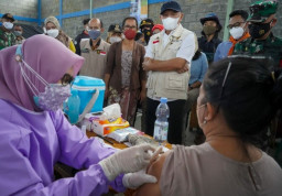MenKop UKM Dukung Vaksinasi bagi UMKM dan Masyarakat Kaki Gunung
