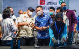 MenKop UKM Lepas Ekspor Briket UKM Binaan LPDB-KUMKM ke Hongkong dan Irak