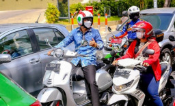 Eri Pilih Naik Motor, Agar Gampang Berkomunikasi dengan Warganya