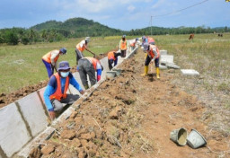 Realisasi Padat Karya Tata Guna Irigasi Kementerian PUPR Sudah 95,68%