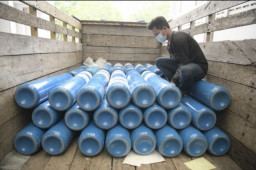 Jabar Salurkan Bantuan Pasokan Oksigen Melalui Poskibar