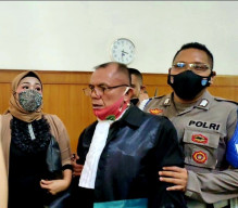 Janji Hakim Tak Dipenuhi, Pengacara Yang Menjadi Terdakwa UU ITE Protes