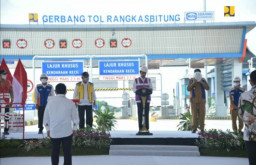 Jokowi Resmikan Tol Serang-Panimbang Seksi 1 di Banten