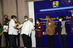 1074 Pegawai PUPR Diwisuda