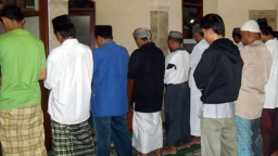 Polisi Bakal Rutin Datangi Masjid-Masjid yang Gelar Sholat Berjamaah