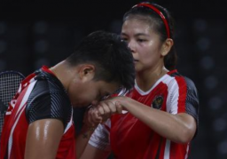 Sangat Indonesia, Apriyani Rahayu Sering Cium Tangan Greysia Polii saat Tanding