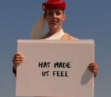 Pramugari Emirates Airline Berdiri di Puncak Gedung Setinggi 828 Meter