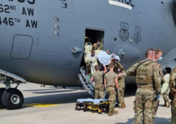 Wanita Afghanistan Melahirkan di Pesawat Evakuasi