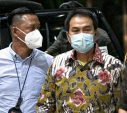 Azis Syamsuddin Ditahan?