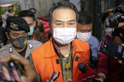 Golkar Berhentikan Azis Syamsuddin