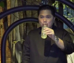 Sore-Sore Rrick Thohir Pamer Minum Miras