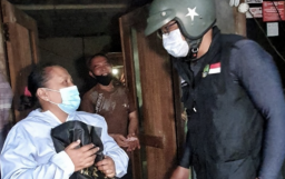 Ridwan Kamil Salurkan Bantuan kepada Warga Kabupaten Bekasi Terdampak PPKM