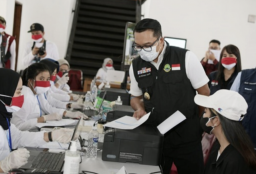 Penanganan COVID-19 di Jabar Membaik, Ridwan Kamil Minta Vaksinasi Dipercepat