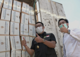 Ridwan Kamil Apresiasi Youtuber Doni Salmanan Berbagi 3.000 Paket Bansos