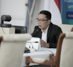 Petani Milenial, Gubernur Ridwan Kamil Luncurkan Petani Milenial Lebah Madu