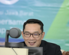Ridwan Kamil Sapa Atlet Paralympics via Konferensi Video