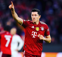Hattrick Lewandowski Tenggelamkan Benfica