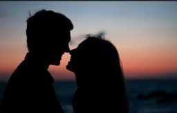 Menurut Survei, Ini Alasan Orang-orang Masih Membaca Novel Berlabel 18+