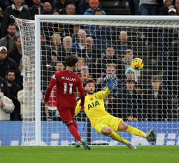 Salah Permalukan Spurs di Kandang Sendiri