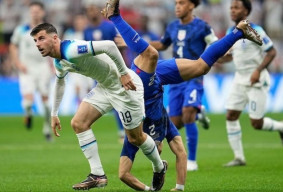 Paman Sam Berhasil Jinakkan Keganasan Tiga Singa