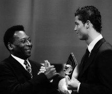 Ronaldo Ucapkan Duka Citanya Atas Meninggalnya Pele