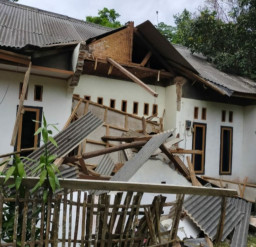 257 Rumah Hancur Digoyang Gempabumi M 6.6 Banten